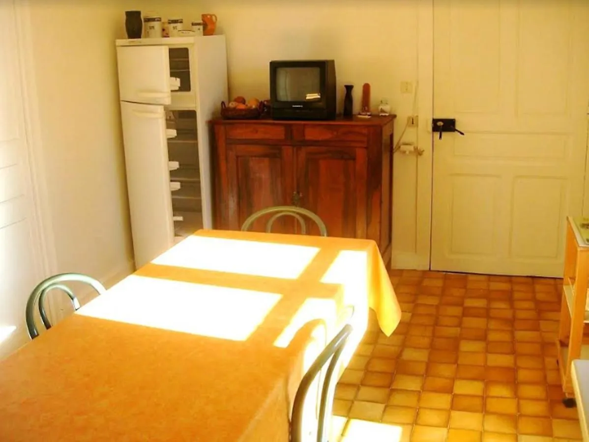 Appartement Confortable Au Coeur De Vitrac 40 M² Vue Sur Jardin 0*, Vitrac (Cantal)