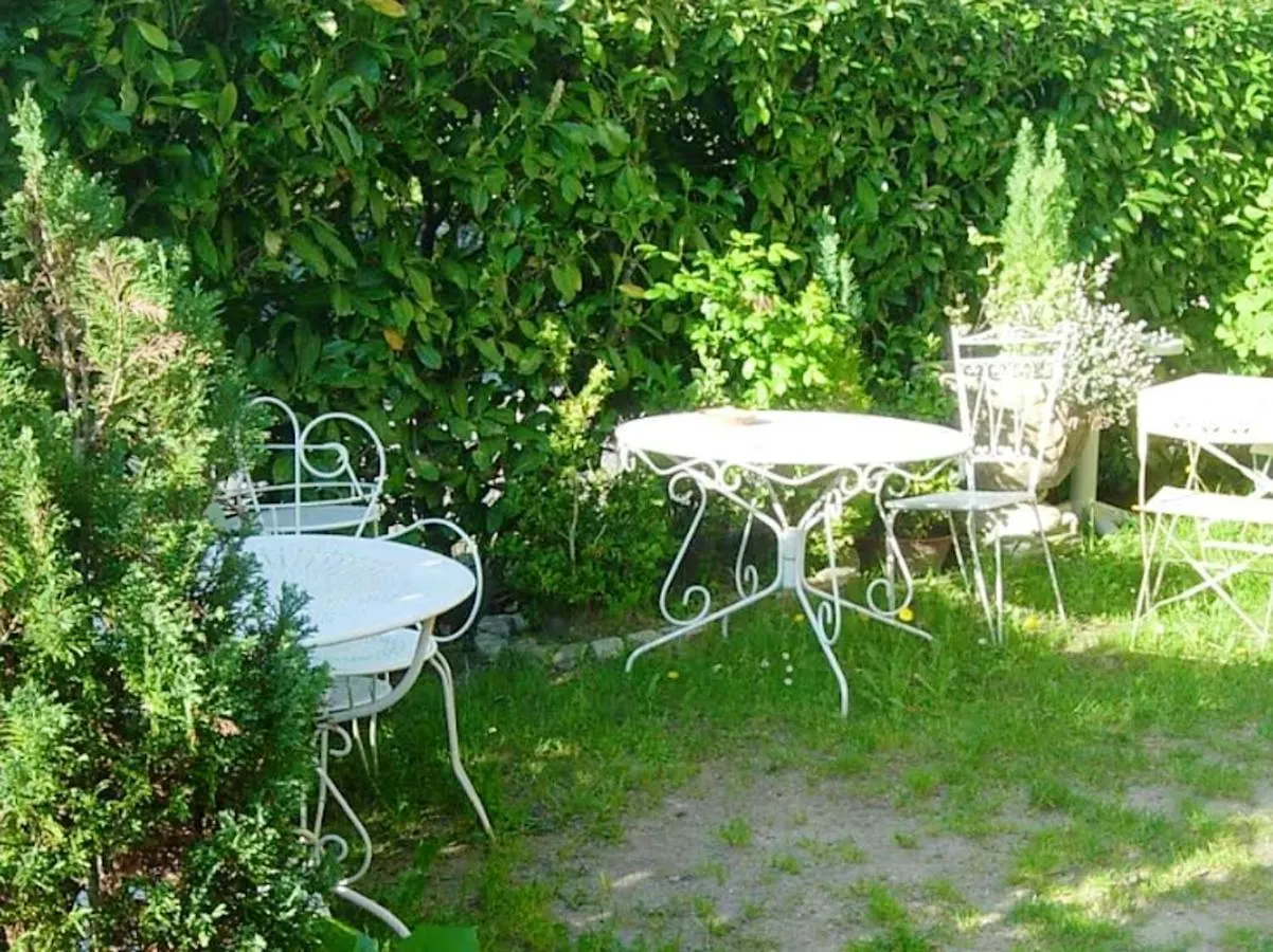 Appartement Confortable Au Coeur De Vitrac 40 M² Vue Sur Jardin Apartment Vitrac (Cantal)
